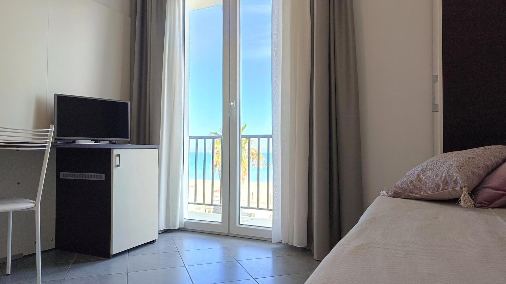 Lido Rooms & Apartments リド・ディ・フェルモ エクステリア 写真