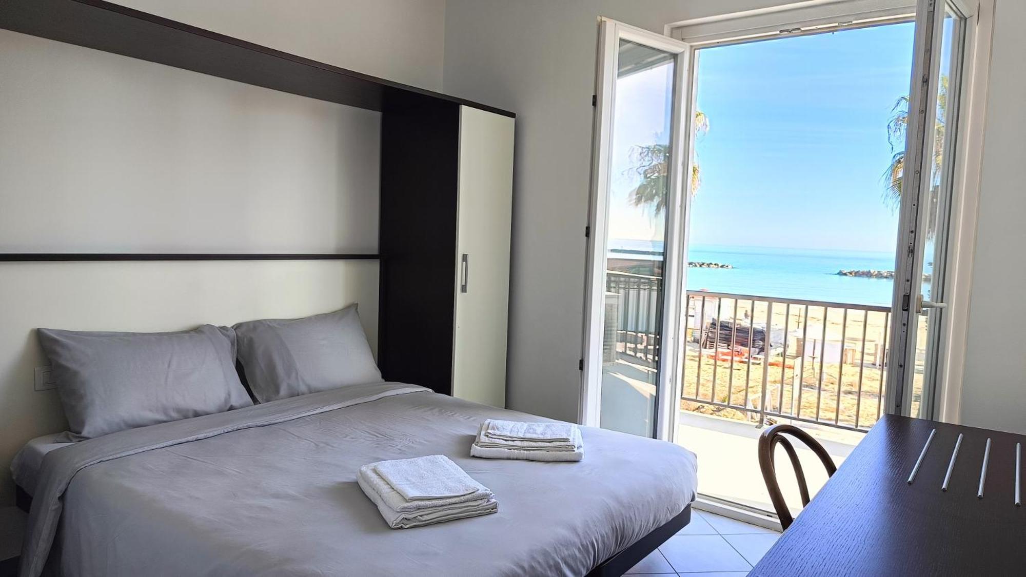 Lido Rooms & Apartments リド・ディ・フェルモ エクステリア 写真