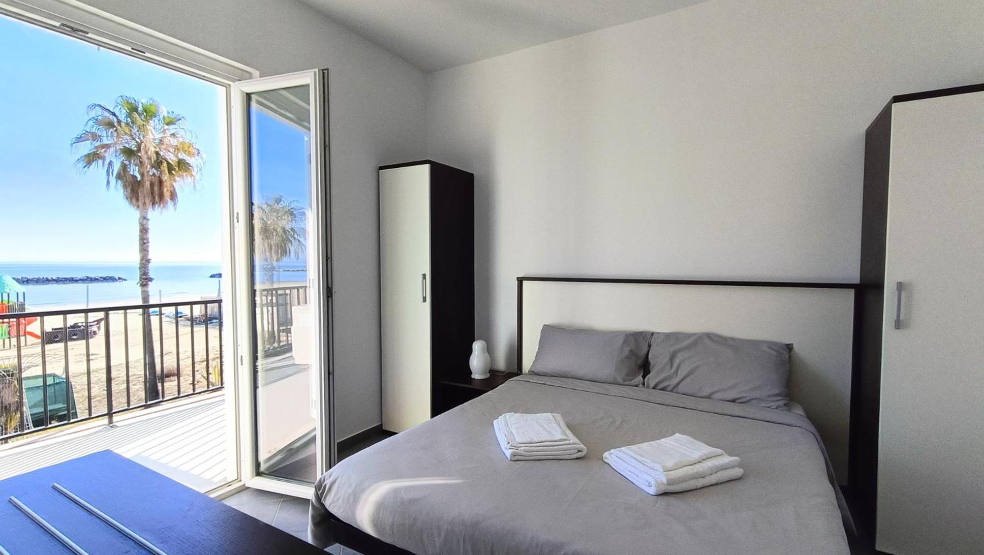 Lido Rooms & Apartments リド・ディ・フェルモ エクステリア 写真